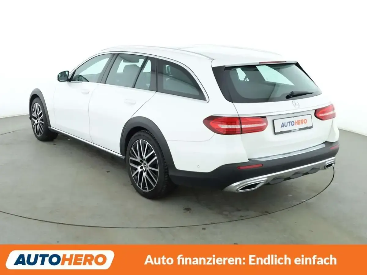 Używany Mercedes E400 330 KM (242 kW) 2021 Biały Kombi