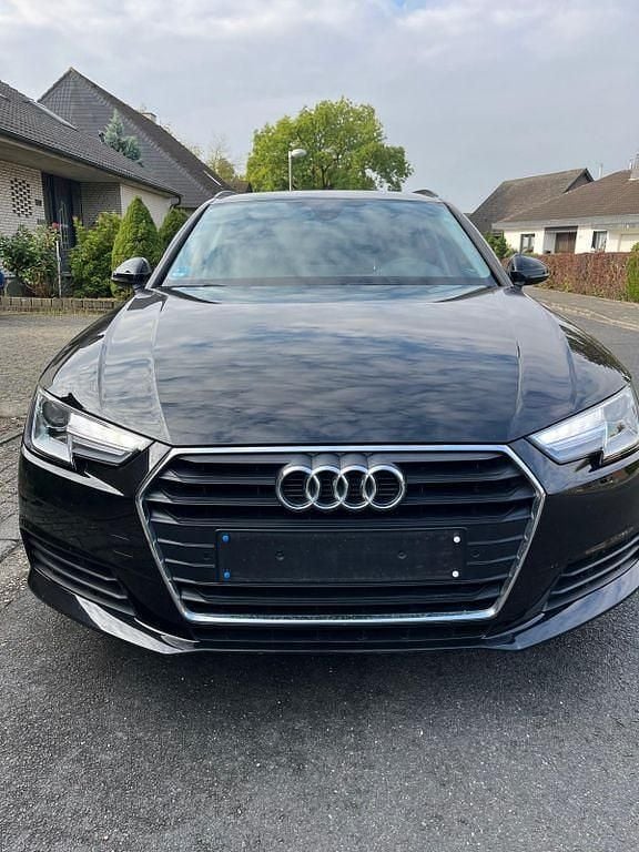 Schwarz Gebraucht 2018 Audi A4 Kombi | 15.000 € (Guter Preis) - Bild 1/4