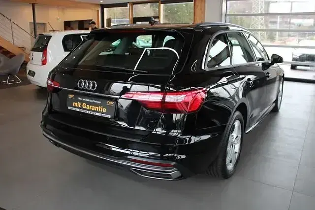 Używany Audi A4 Advanced 190 KM (139 kW) 2020 Czarny Kombi