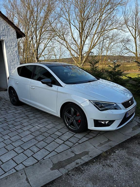 Weiß Gebraucht 2014 Seat Leon FR Limousine | 10.600 € (Fairer Preis) - Bild 1/4