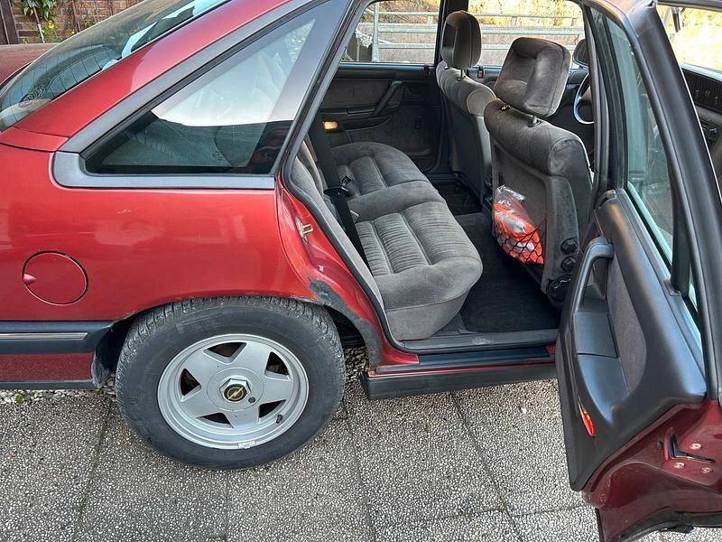 Second-hand Opel Senator 177 CP (130 kW) 1988 Roșu Berlinǎ