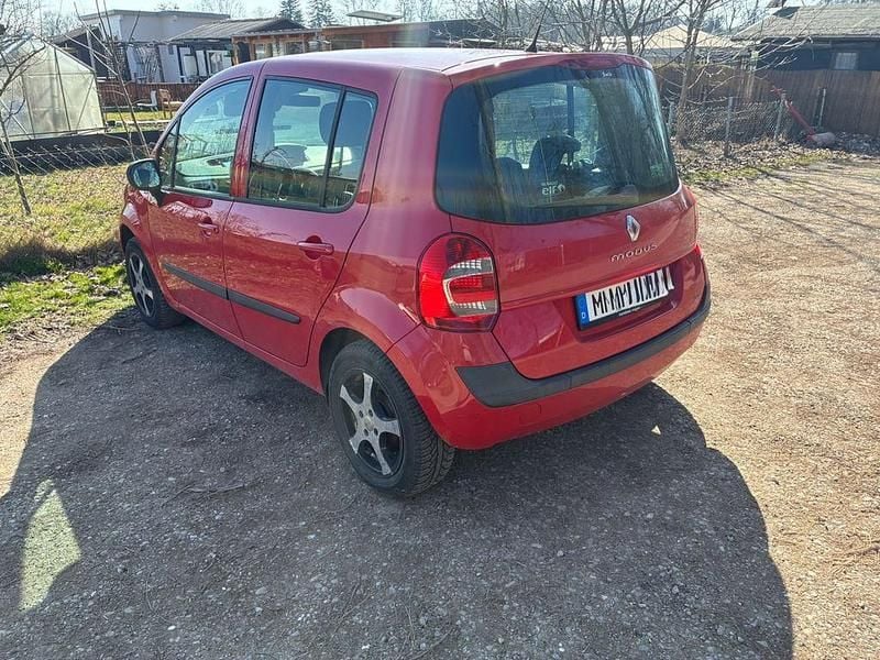 Second-hand Renault Modus 79 CP (58 kW) 2011 Roșu Monovolum