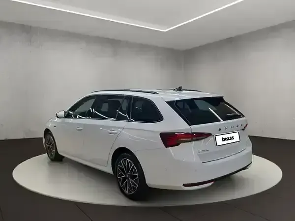 Gebraucht Skoda Octavia Selection 150 PS (110 kW) 2025 Moonweiss metallic Kombi