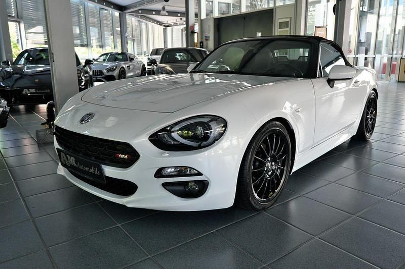 Weiß Gebraucht 2017 Fiat 124 Spider Lusso Cabrio | 17.880 € (Guter Preis) - Bild 1/4