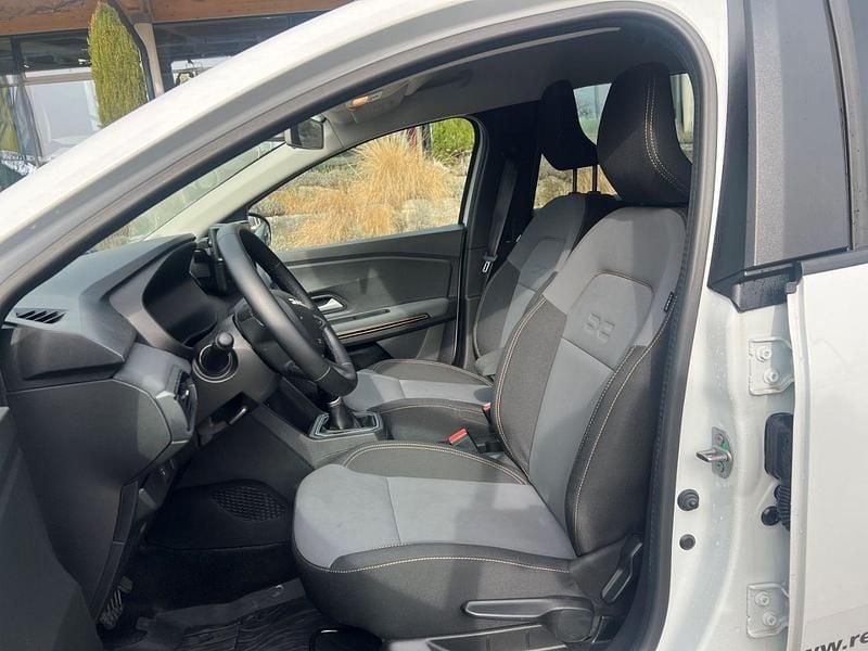 Gebraucht Dacia Jogger Expression 101 PS (74 kW) 2025 Gletscherweiss Van / Kleinbus