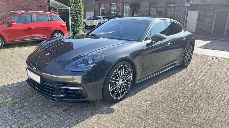 Grau Gebraucht 2016 Porsche Panamera Kleinwagen | 61.000 € - Bild 1/4
