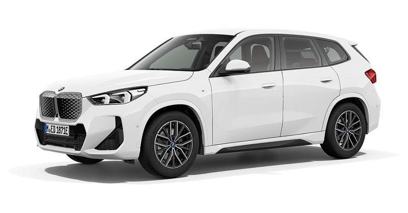 Weiß Gebraucht 2024 BMW iX1 Luxury Line SUV | 51.274 € (Teuer) - Bild 1/4