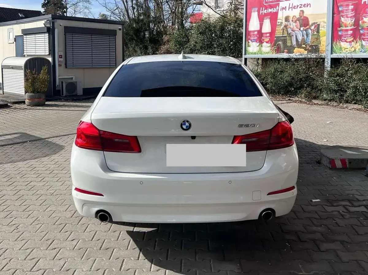 Gebraucht BMW 520 184 PS (135 kW) 2018 Weiß Limousine