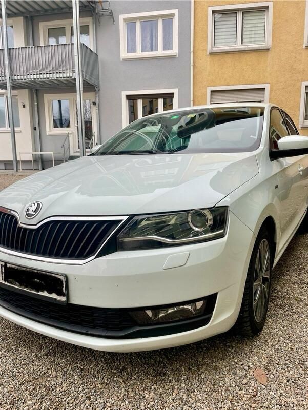 Weiß Gebraucht 2017 Skoda Rapid Kleinwagen | 9.000 € (Fairer Preis) - Bild 1/4