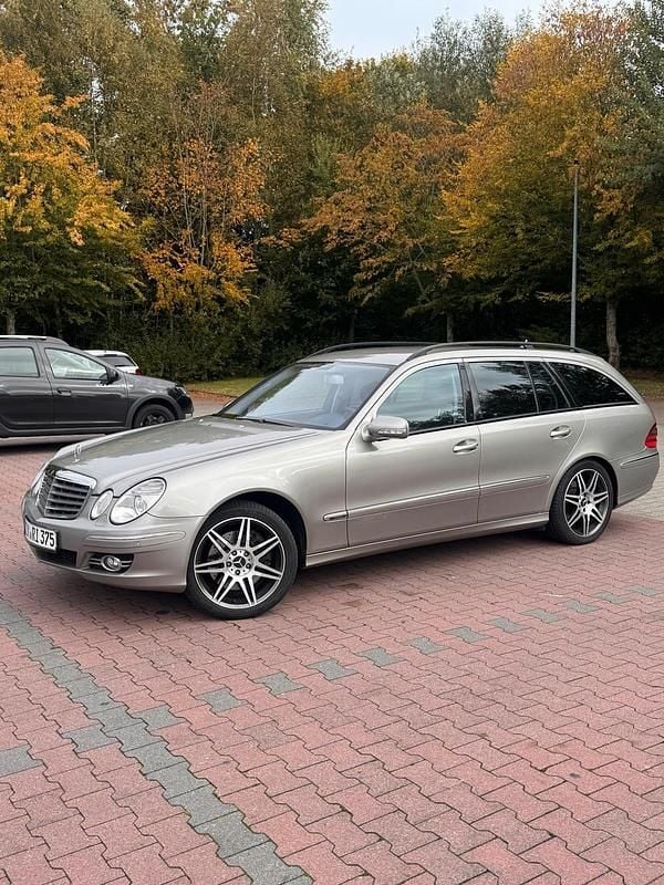 Braun Gebraucht 2007 Mercedes E320 Sport Kombi | 5.800 € (Fairer Preis) - Bild 1/4