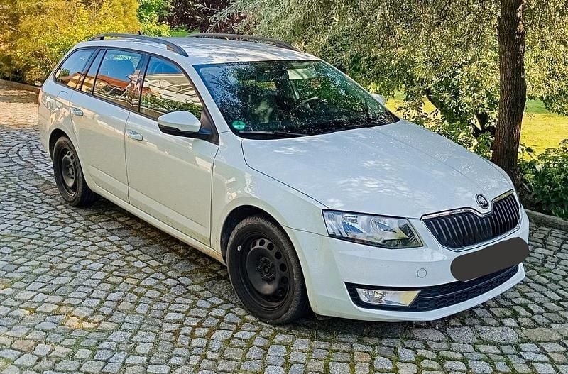 Weiß Gebraucht 2015 Skoda Octavia Kombi | 5.500 € (Superpreis) - Bild 1/4