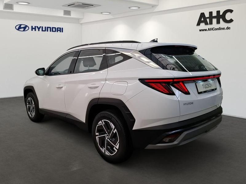 Neu Hyundai Tucson Select 239 PS (175 kW) 2025 Atlas white SUV