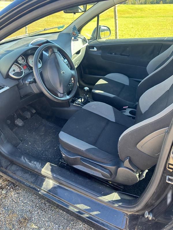 Gebraucht Peugeot 207 88 PS (64 kW) 2007 Schwarz Kleinwagen