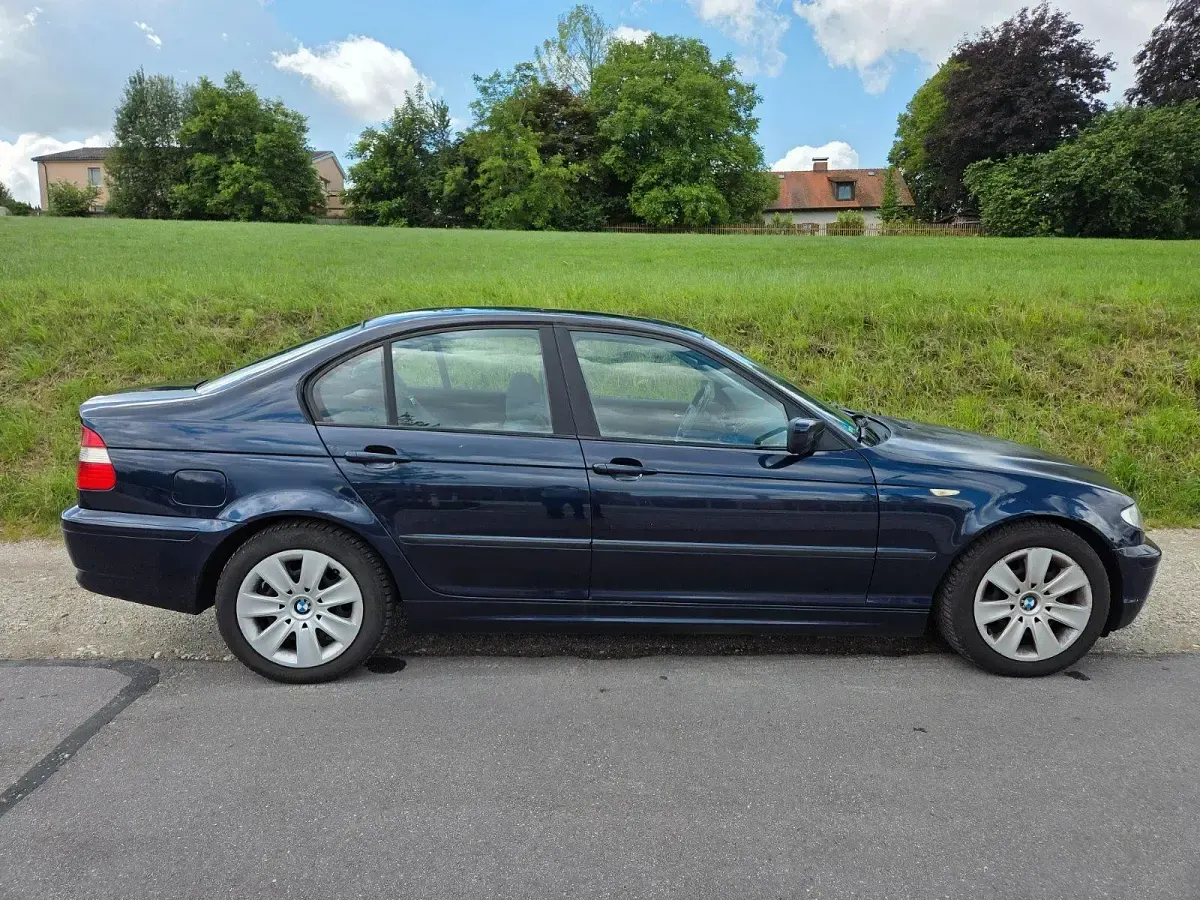 Gebraucht BMW 320 150 PS (110 kW) 2002 Blau Limousine