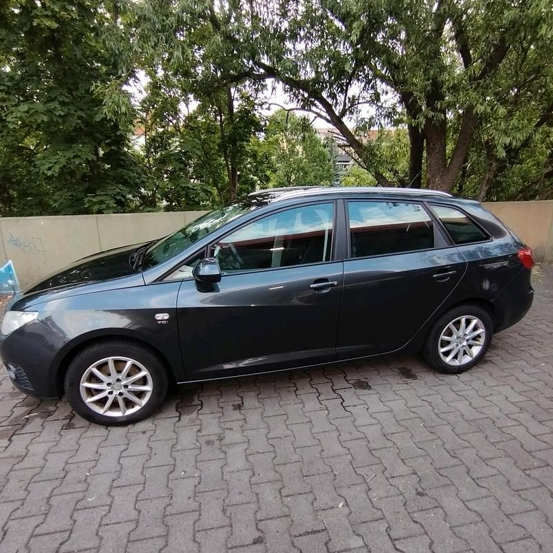 Grau Gebraucht 2011 Seat Ibiza ST Style Kombi | 3.600 € (Guter Preis) - Bild 1/2