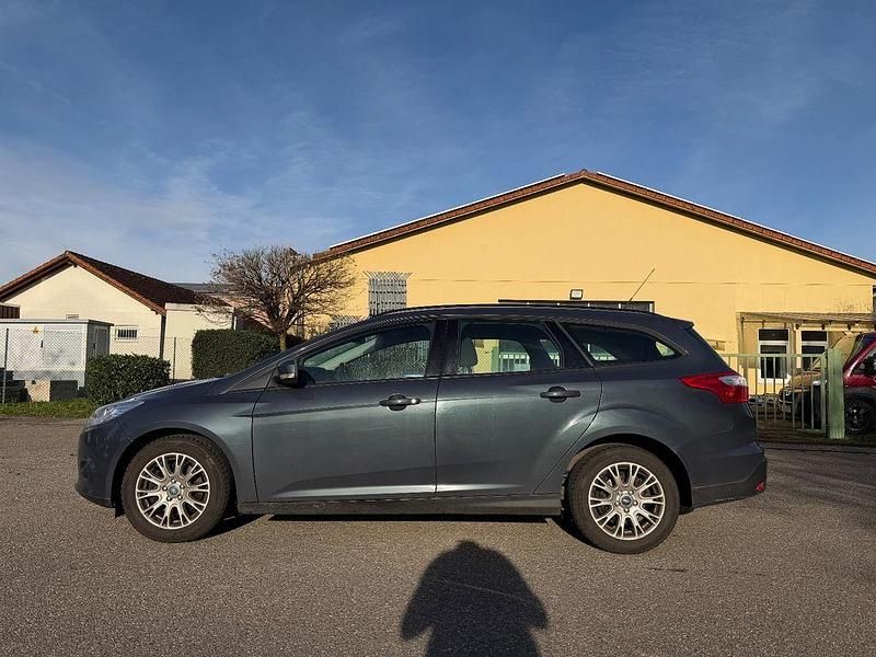 Gebraucht Ford Focus SYNC Edition 150 PS (110 kW) 2014 Blau Limousine