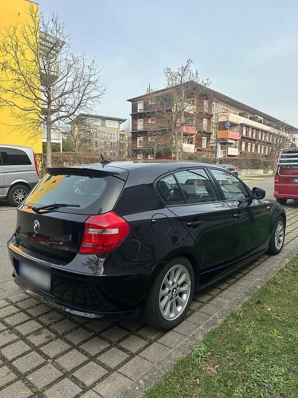 Gebraucht BMW 118 143 PS (105 kW) 2011 Schwarz Kleinwagen