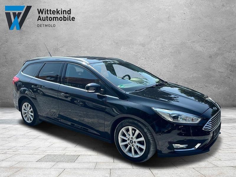 Schwarz Gebraucht 2015 Ford Focus Titanium Limousine | 6.999 € (Fairer Preis) - Bild 1/4