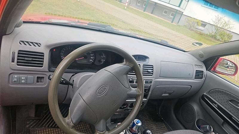 Gebraucht Kia Rio 105 PS (77 kW) 2002 Rot Kombi