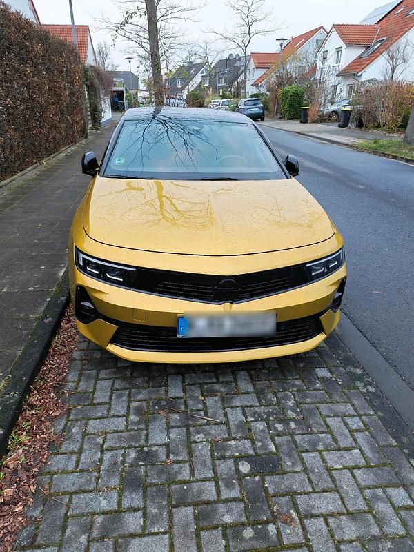 Gelb Gebraucht 2022 Opel Astra Limousine | 18.500 € (Superpreis) - Bild 1/4