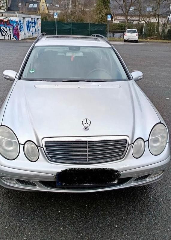 Silber Gebraucht 2004 Mercedes E200 Kombi | 3.490 € (Etwas zu teuer) - Bild 1/4