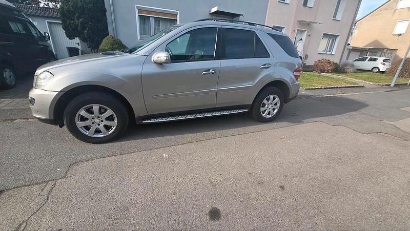 Gebraucht Mercedes ML280 193 PS (141 kW) 2008 Beige SUV