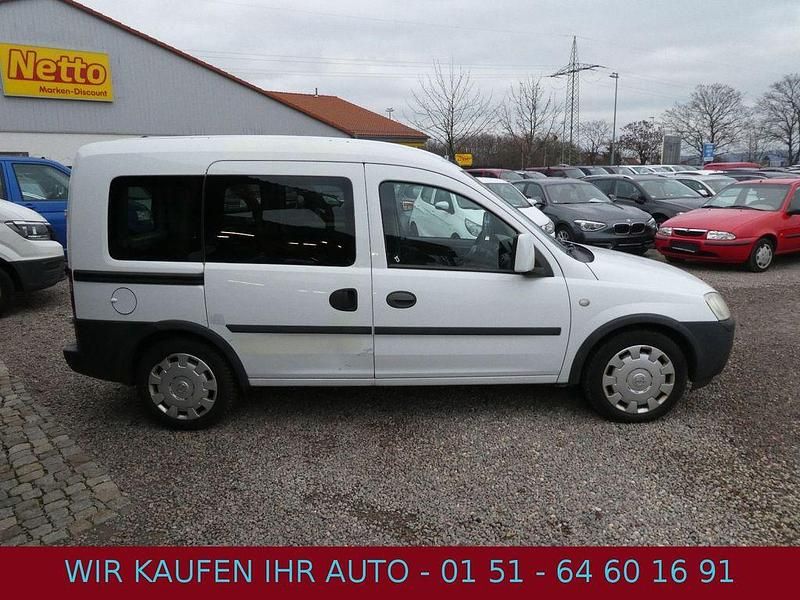 Gebraucht Opel Combo 101 PS (74 kW) 2011 Weiß Kombi