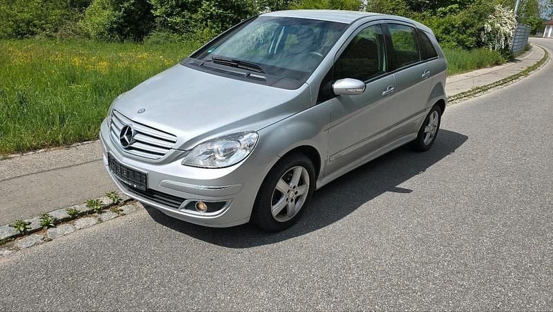 Silber Gebraucht 2007 Mercedes B180 Van / Kleinbus | 1.500 € (Superpreis) - Bild 1/4