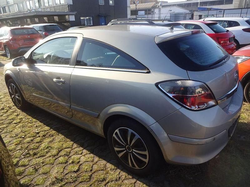 Gebraucht Opel Astra GTC Innovation 140 PS (102 kW) 2009 Gold Limousine