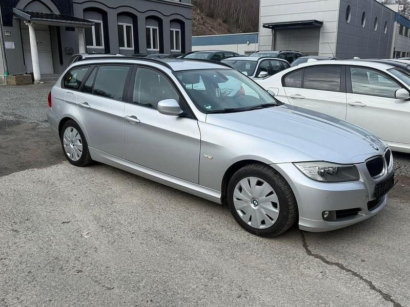 Gebraucht BMW 320 Advantage 177 PS (130 kW) 2010 Silber Limousine