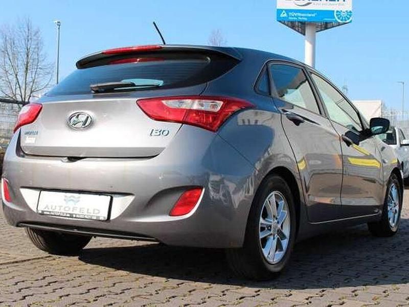 Gebraucht Hyundai i30 Edition 99 PS (72 kW) 2014 Grau Limousine