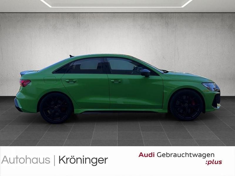 Gebraucht Audi RS3 Ambiente 400 PS (294 kW) 2024 Kyalamigrün Limousine