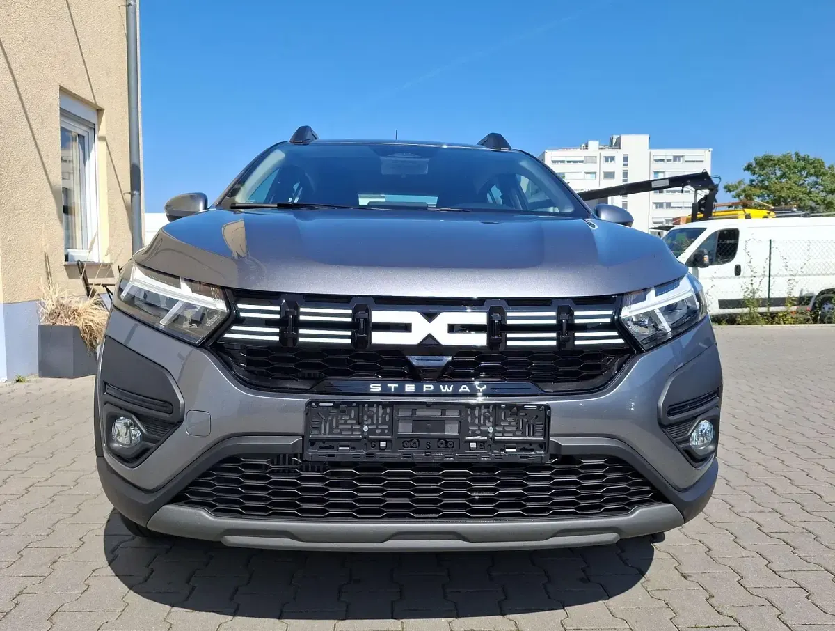 Neu Dacia Sandero Extreme 110 PS (80 kW) 2026 Grau SUV