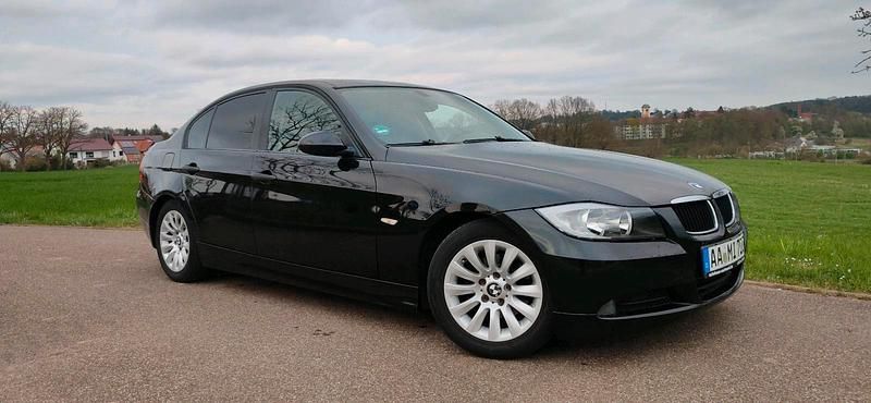 Schwarz Gebraucht 2006 BMW 318 Limousine | 2.650 € (Fairer Preis) - Bild 1/4