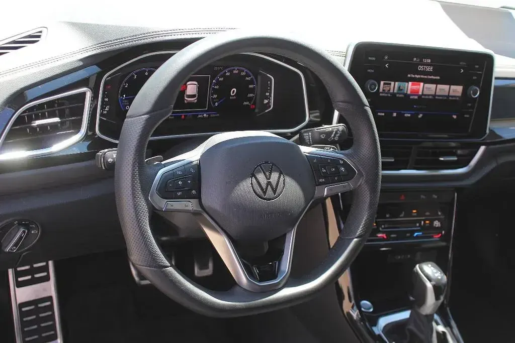 Gebraucht VW T-Roc R-line 150 PS (110 kW) 2025 Indiumgrau (metallic) SUV