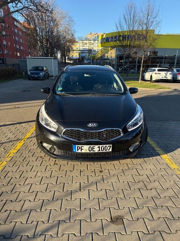 Gebraucht Kia Ceed Sportswagon Spirit 128 PS (94 kW) 2013 Schwarz Kombi