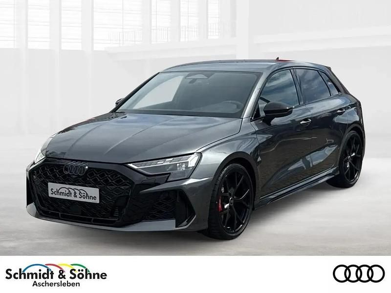 Grau Neu 2025 Audi RS3 Sportback Ambiente Kleinwagen | 81.930 € (Teuer) - Bild 1/4