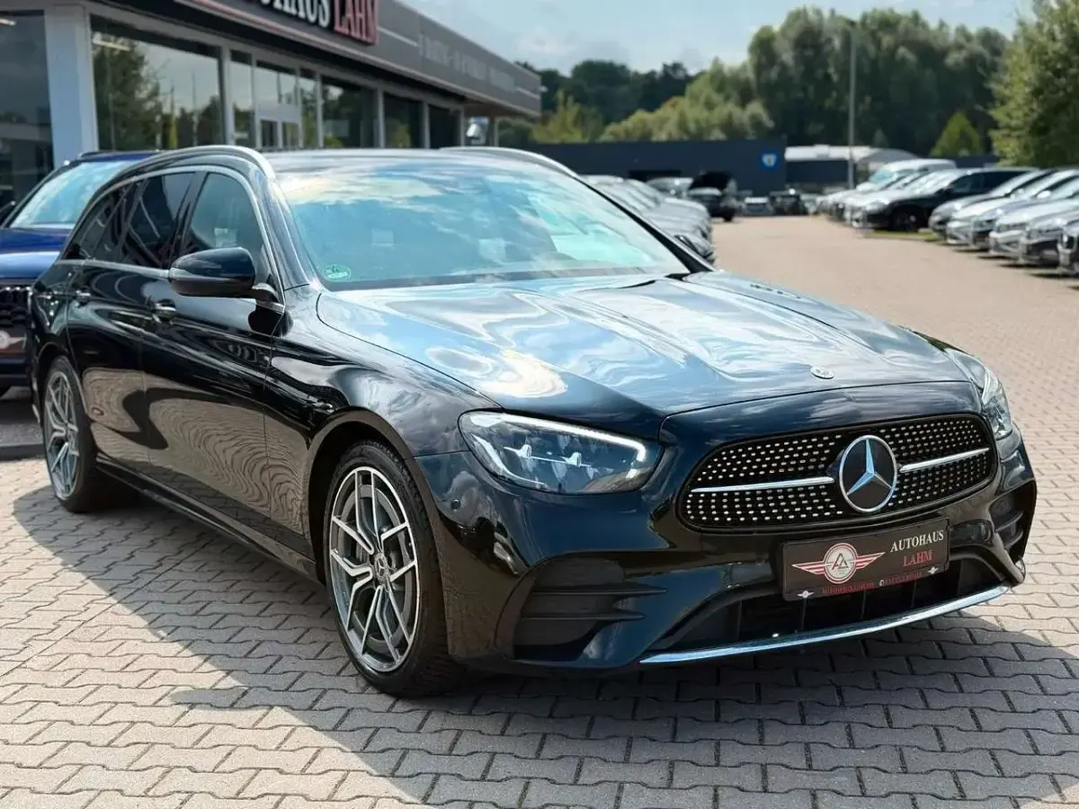 Gebraucht Mercedes E400 AMG 330 PS (242 kW) 2023 Schwarz/baltic black Kombi