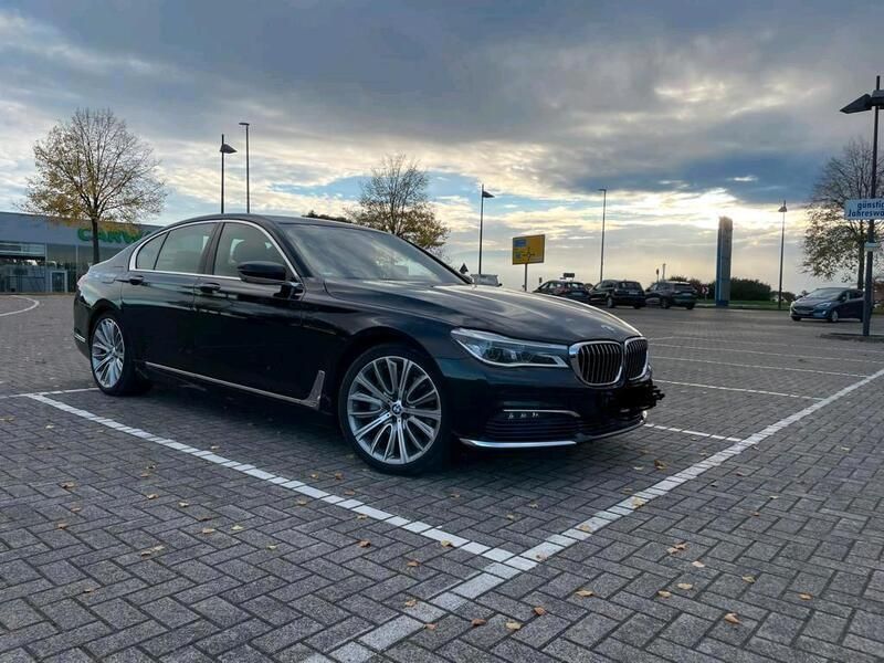 Schwarz Gebraucht 2016 BMW 740 Limousine | 37.850 € (Guter Preis) - Bild 1/4