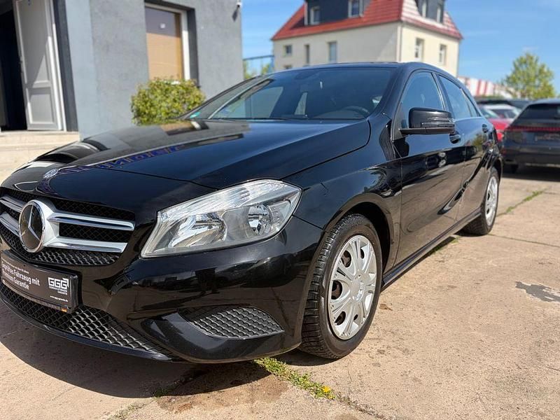 Gebraucht Mercedes A180 122 PS (89 kW) 2013 Schwarz Limousine
