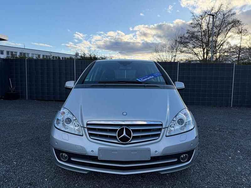 Gebraucht Mercedes A200 140 PS (102 kW) 2011 Polarsilber  metalliclack Kleinwagen