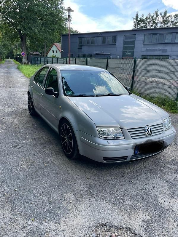 Grau Gebraucht 1999 VW Bora Limousine | 1.400 € - Bild 1/4