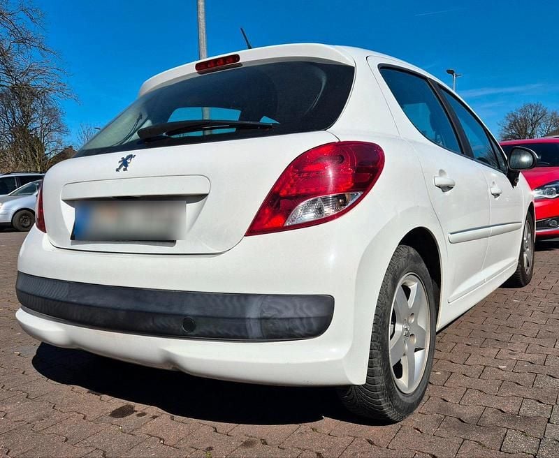Weiß Gebraucht 2011 Peugeot 207 Forever Kleinwagen | 3.599 € (Guter Preis) - Bild 1/4
