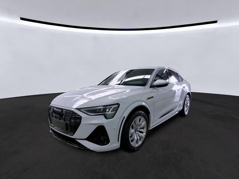 Gletscherweiß metallic Gebraucht 2022 Audi e-tron Sportback Comfort SUV | 37.885 € (Superpreis) - Bild 1/2
