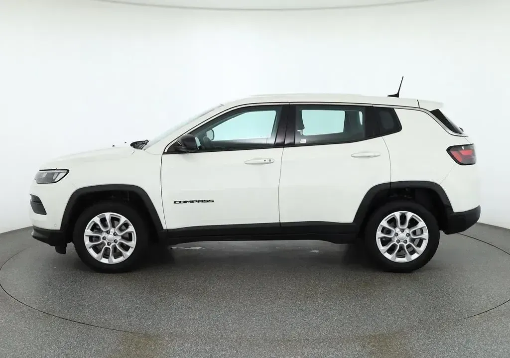 Gebraucht Jeep Compass Altitude 131 PS (96 kW) 2024 Alpine white metallic SUV
