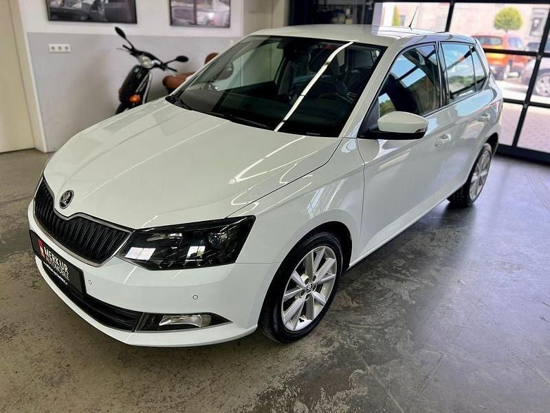 Weiß Gebraucht 2014 Skoda Fabia Style Limousine | 7.999 € (Superpreis) - Bild 1/3