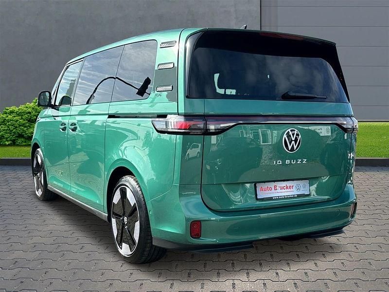 Gebraucht VW ID. Buzz Pro 150 kW (204 PS) 2023 Bay leaf green metallic Van / Kleinbus