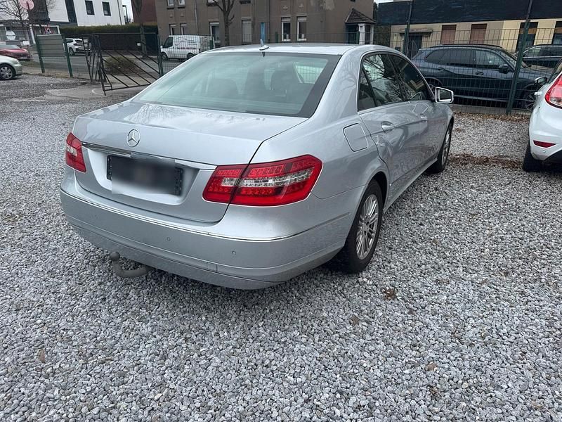 Gebraucht Mercedes E200 136 PS (100 kW) 2009 Silber Limousine
