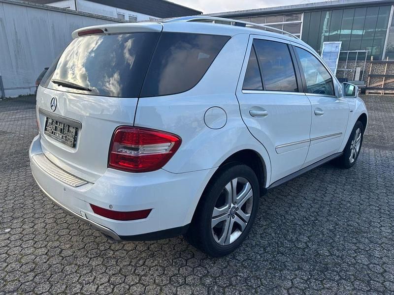 Gebraucht Mercedes ML300 204 PS (150 kW) 2011 Weiß SUV
