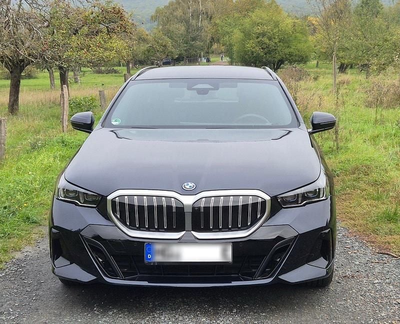 Gebraucht BMW 530e M Sport 299 PS (219 kW) 2024 Schwarz Kombi